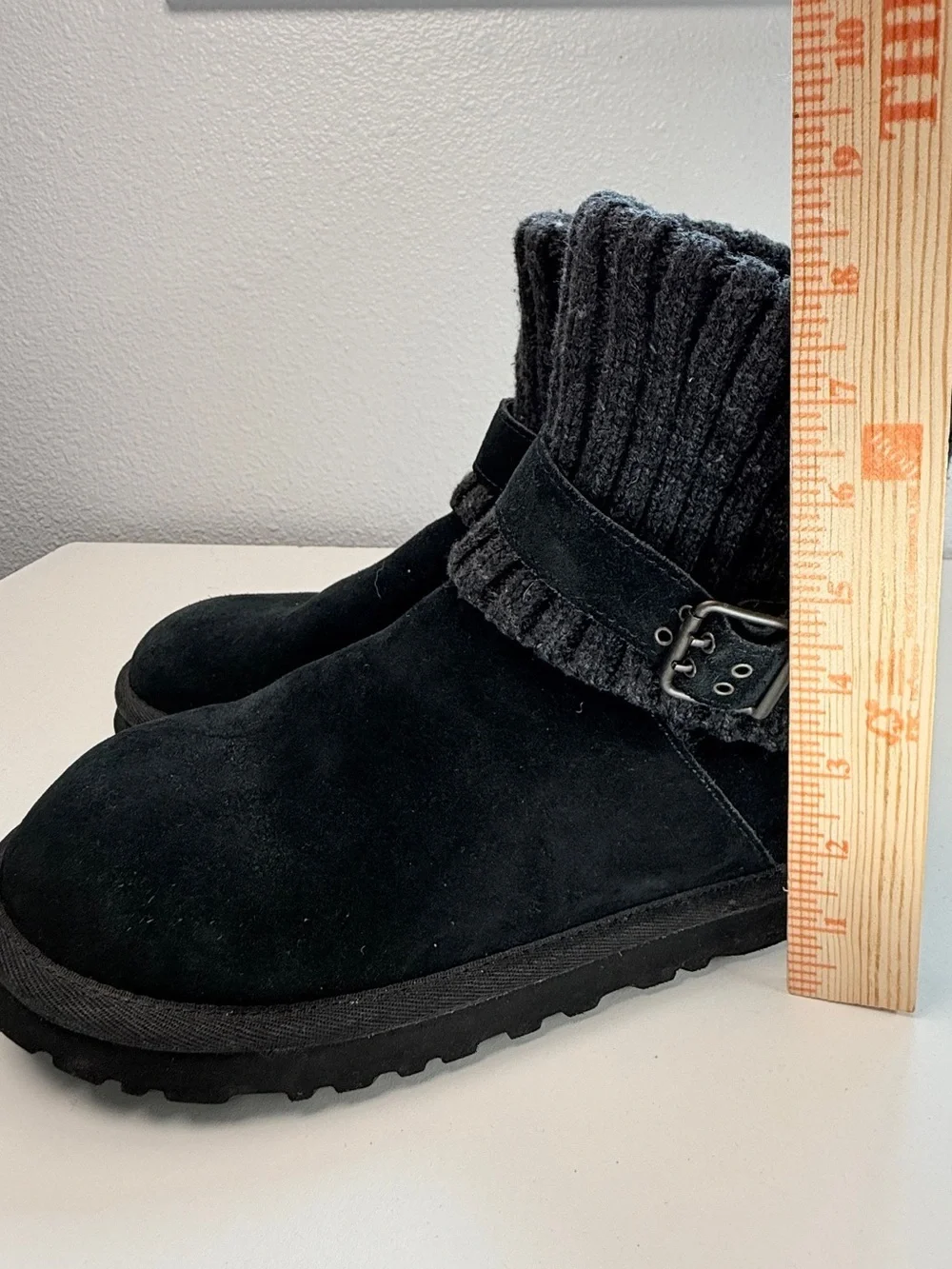 UGG Australia Cambridge Black Suede Knit Buckle Winter Boots Size 8 shearling